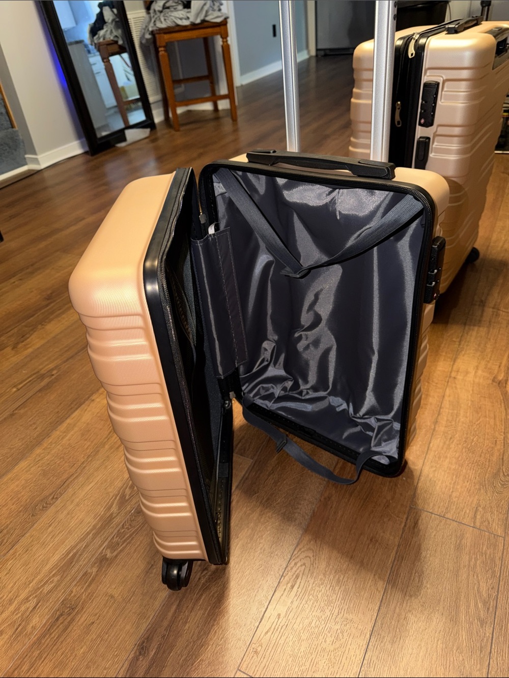 Women's Travel Carry-On Hardshell Suitcase in Rose Gold 20inch - Picture 2 of 7